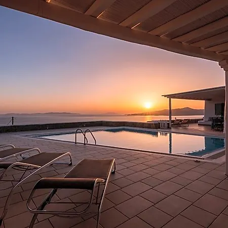 Lighthouse Mykonos Hotel *